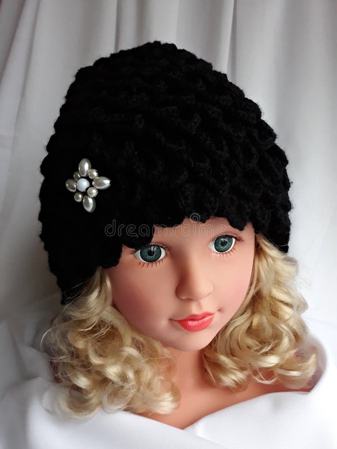 Handmade шляпа зимы дам вязания крючком стоковое изображение